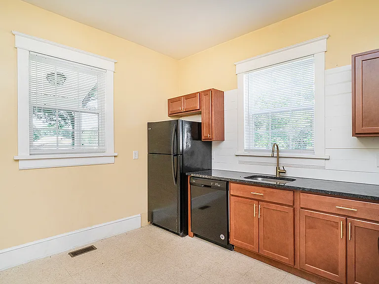 1219 Grace Ave #2 — Photo 19