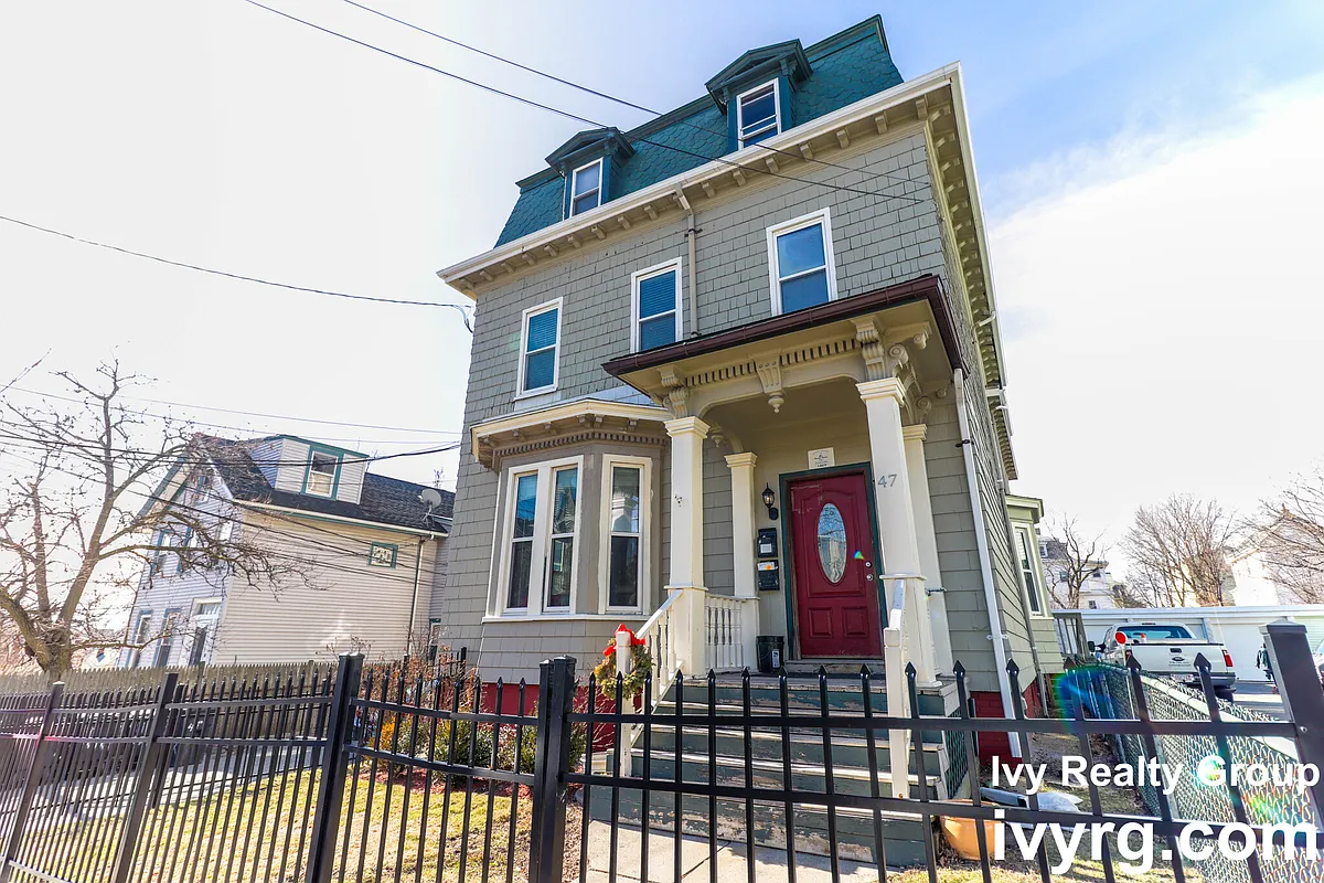 Photo 1 of 18 - 47 Franklin St #2 - Somerville, MA Primary Photo - 47 Franklin St #2