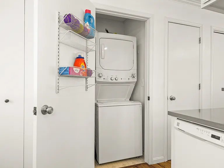 Laundry Closet | Washer and Dryer