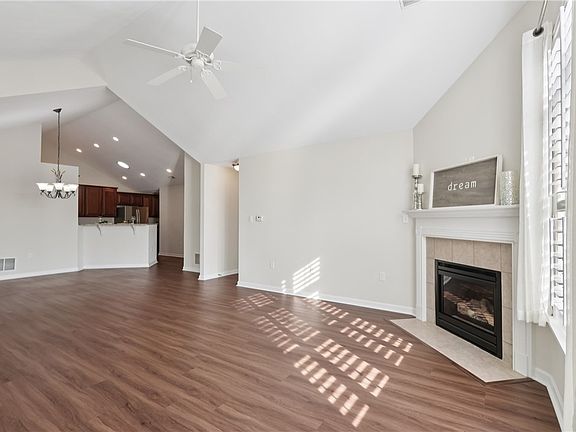 5th image of 2102 Isleworth Ln