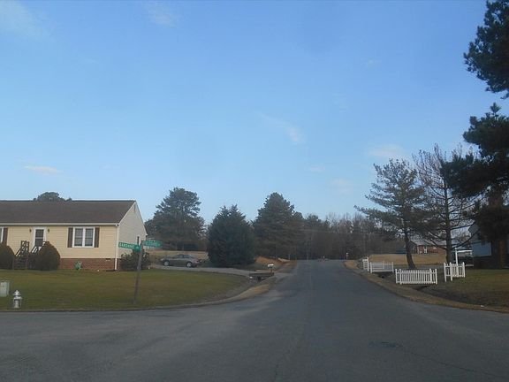 4th image of 8309 Fieldshire Dr