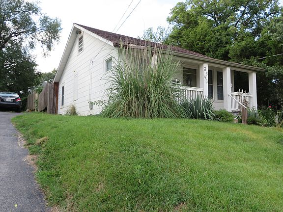 2nd image of 3543 Manhattan Ave