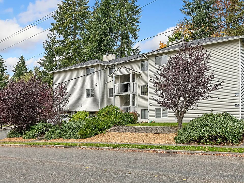 1st image of 4721 194th St SW #301