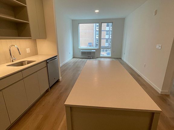 2nd image of 246 Saint Pauls Ave #200
