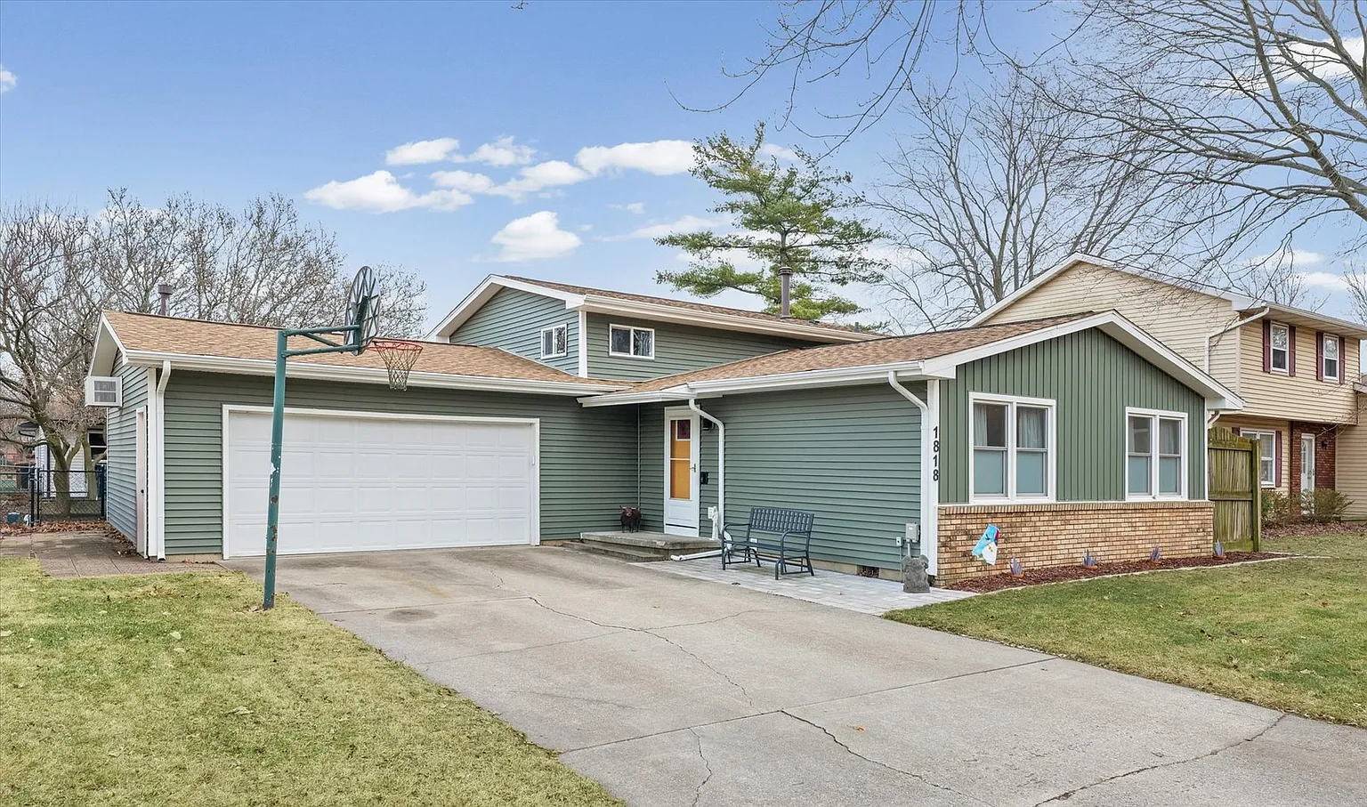 1818 Stratford Dr photo 1