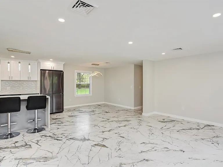 466 Old Georges Rd — Photo 4