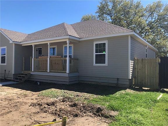 3rd image of 2501 Canyon Dr