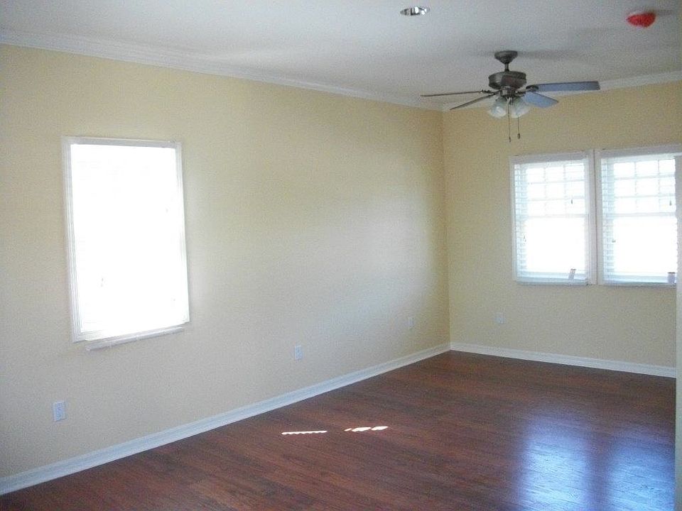 2nd image of 3109 E Theresa St