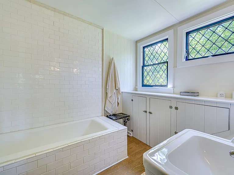 41 Eastway Dr — Photo 31