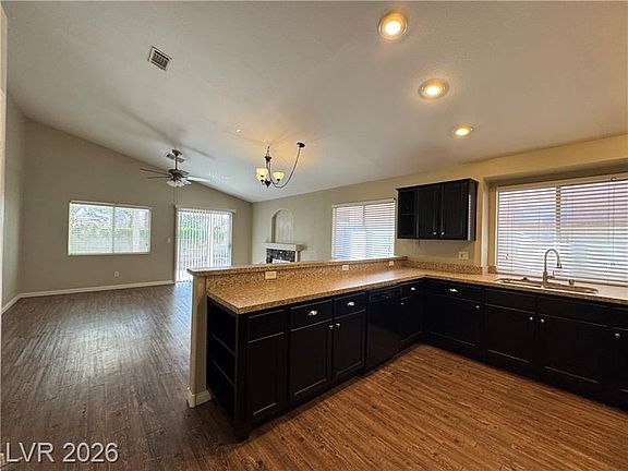4th image of 1732 Mexican Poppy St