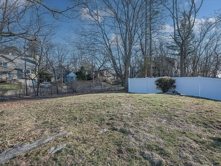 46 Upland Ave — Photo 24