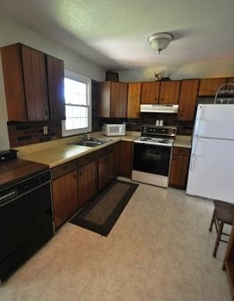Kitchen/large eat in/room for many cooks