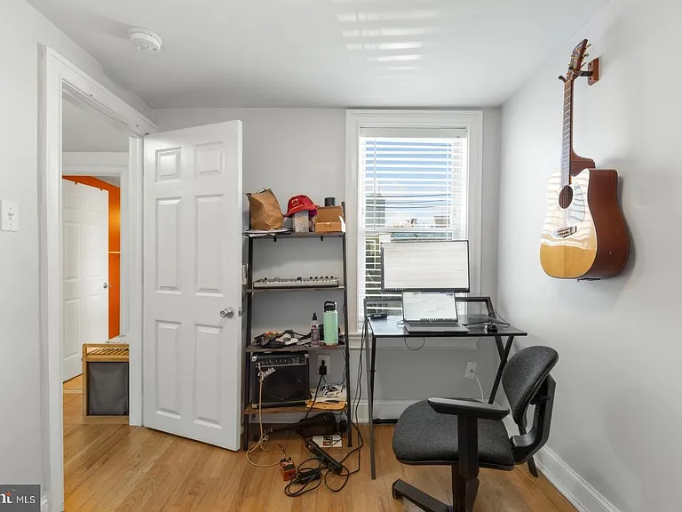 824 N Judson St — Photo 17