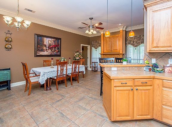 4th image of 3987 Lake Ct