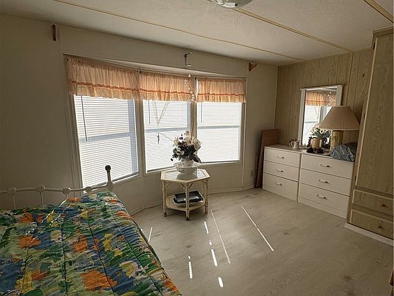 4th image of 30441 Sunshine Ln