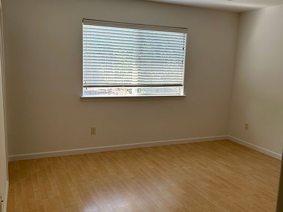 5th image of 1049 E Taylor St