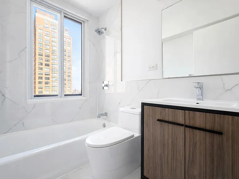 1735 York Ave #H19 — Photo 7
