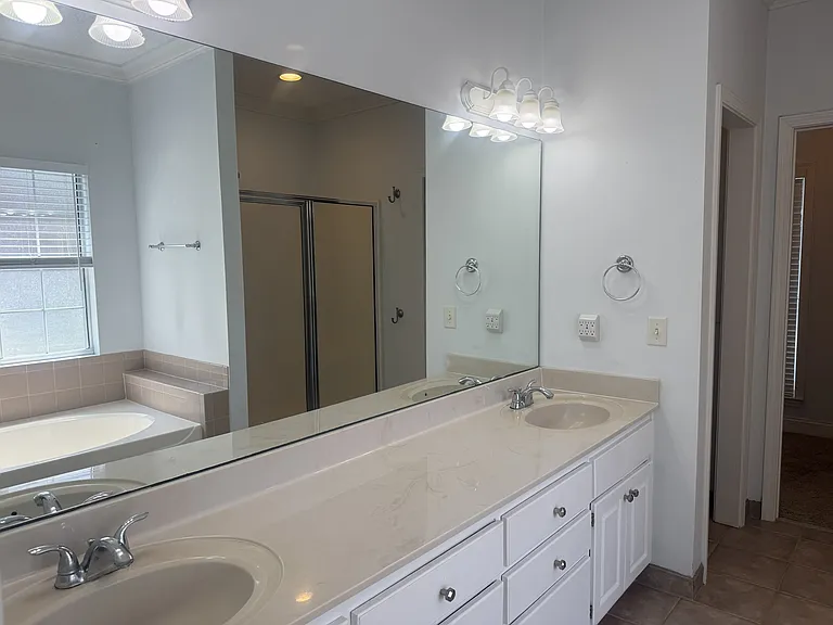 141 Royal Dr — Photo 14