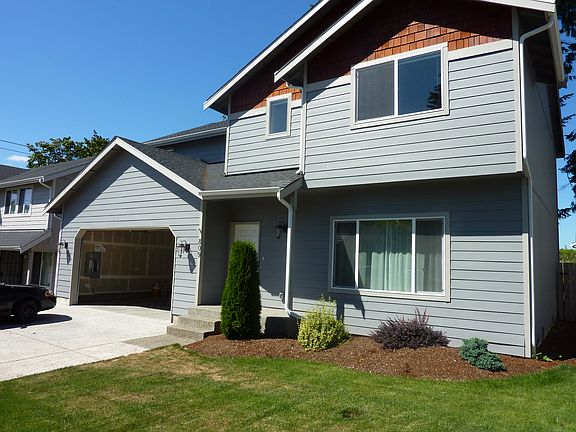 2nd image of 809 SE Kinsley Ln