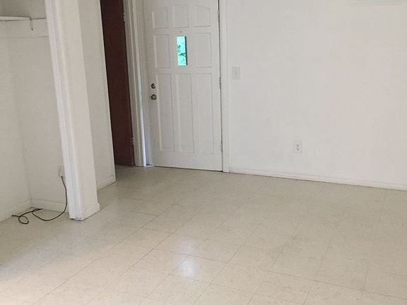 4th image of 1243 NE 35th St
