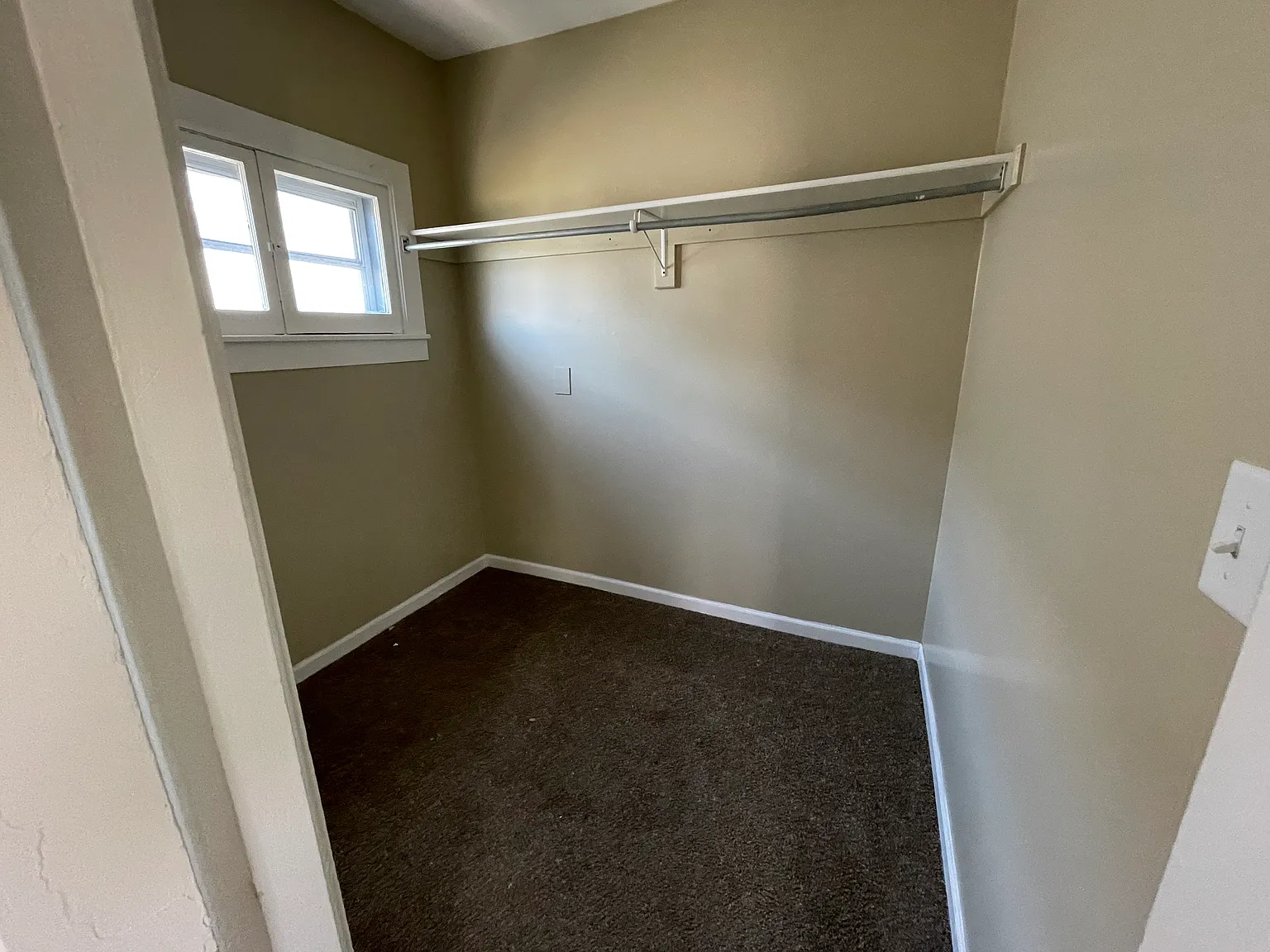 3 bed, $1,200 — Photo 3
