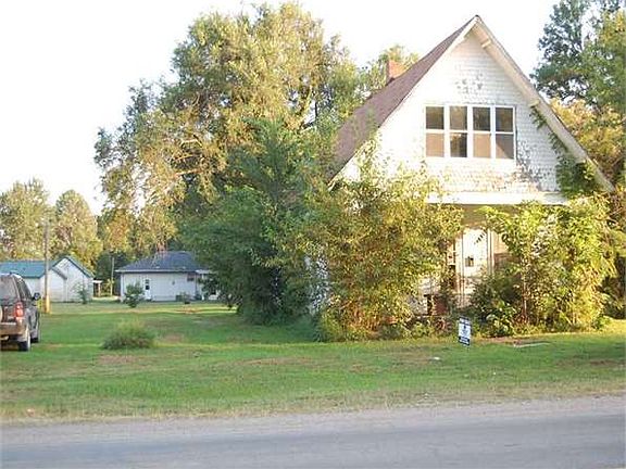2nd image of 1013 E Walnut St