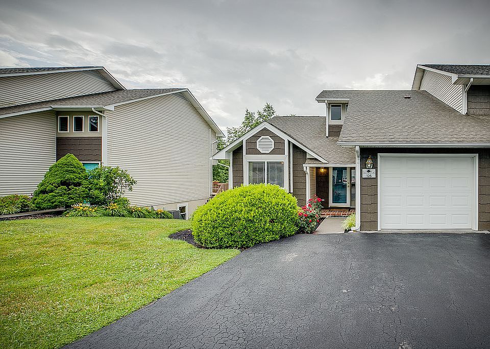 1st image of 221 Brook Ln
