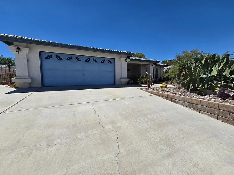 905 Cimarron Ct — Photo 2