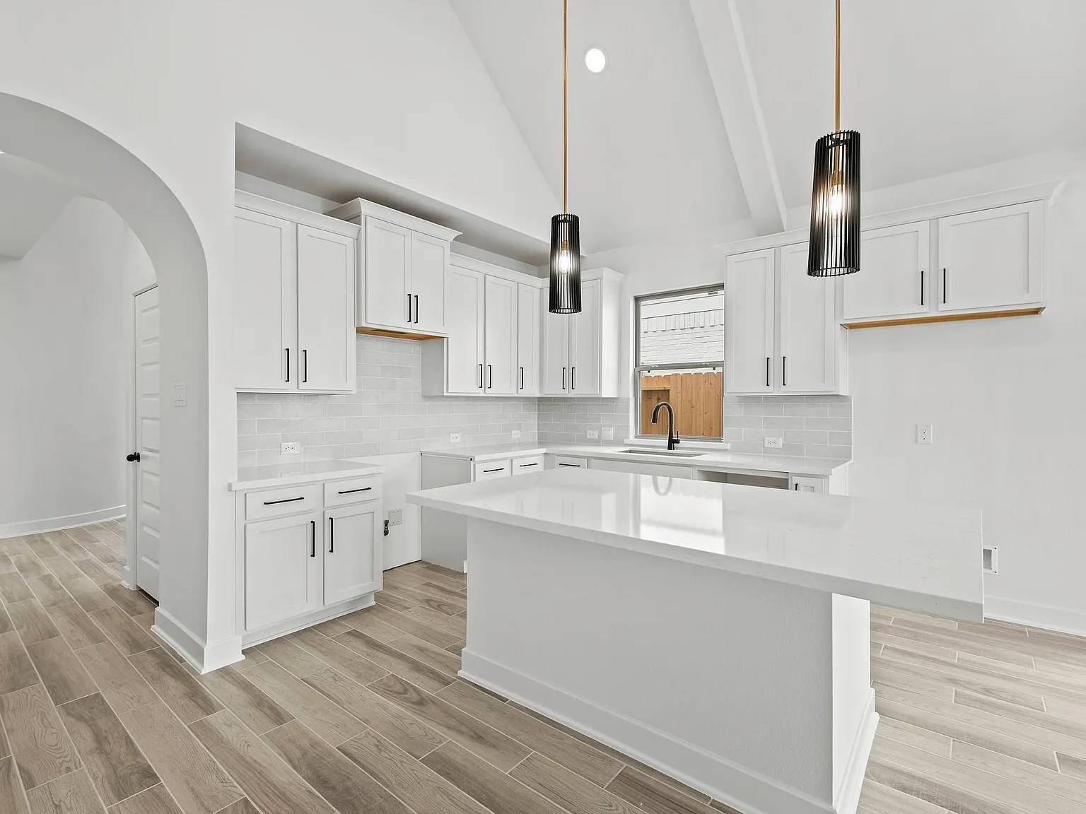 4 bed, 3.5 bath, 2463 sqft, $2,950 — Photo 3