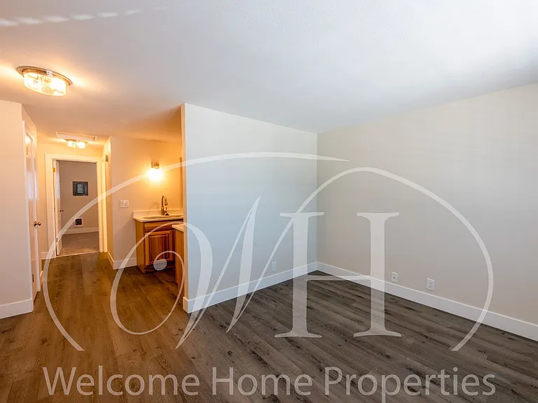 1200 SE Broadway Ave — Photo 5