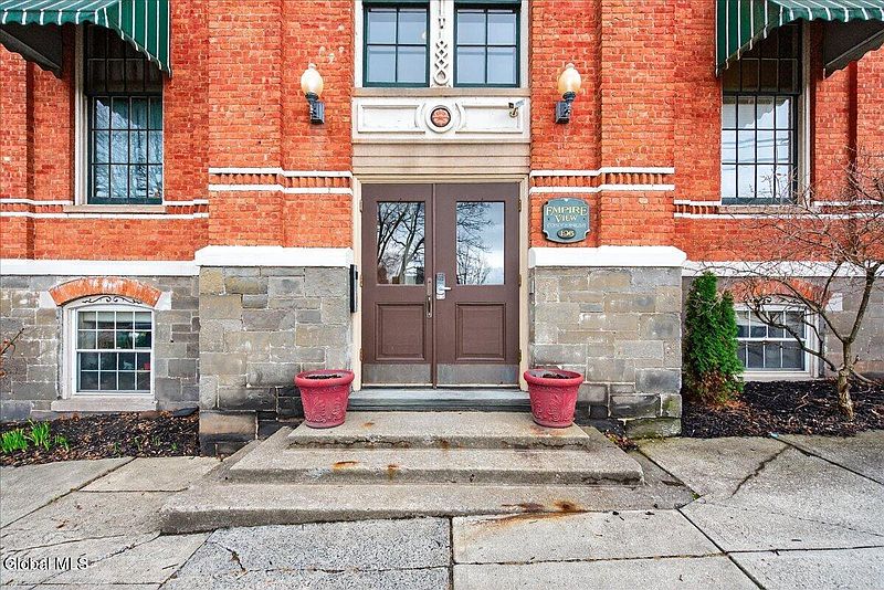 2nd image of 196 Morton Avenue APT 103