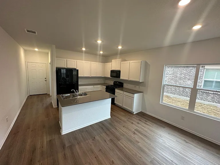 312 Sonterra Dr — Photo 9