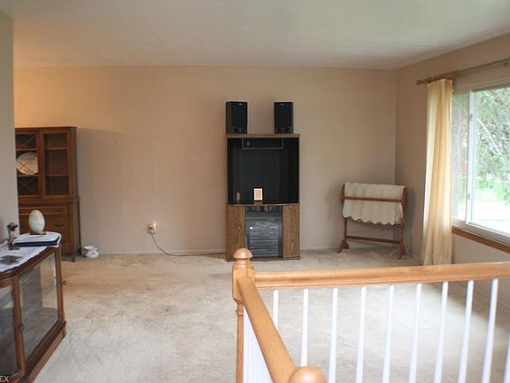 2nd image of 171 Laurie Ln
