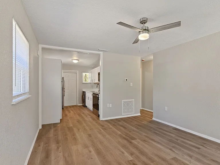 1422 N Tremain St #1424 — Photo 5