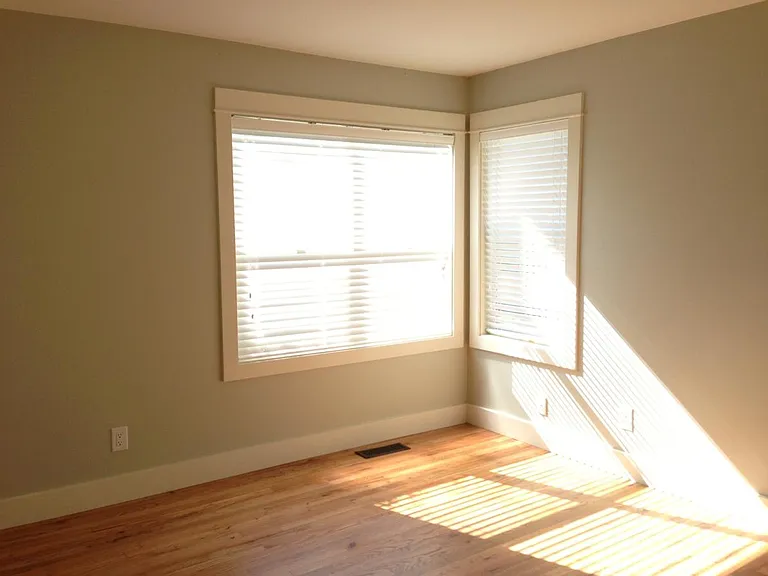 Bedroom 1: Light and bright, hardwoods
