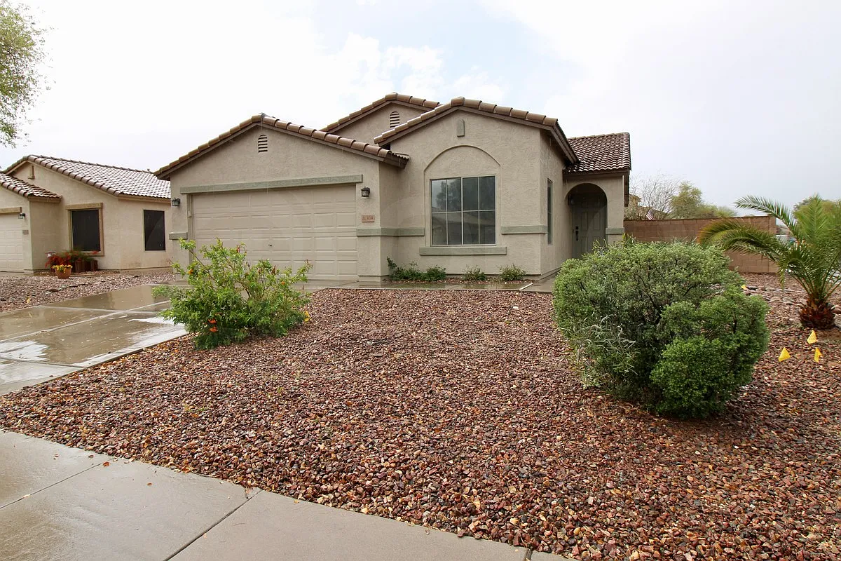 3 bed, 2.0 bath, 1277 sqft, $1,650 — Photo 2