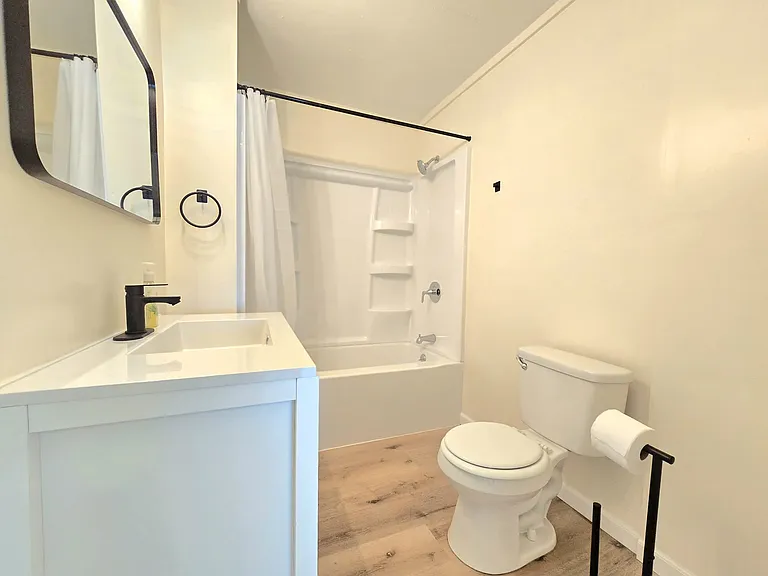 1416 Campeau St — Photo 9