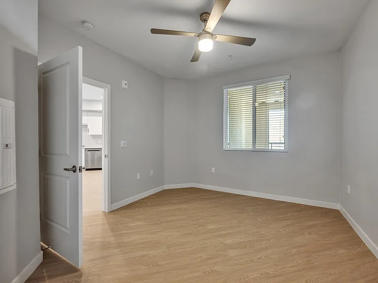 Downtown Ontario Luxury Apartments — Photo 8