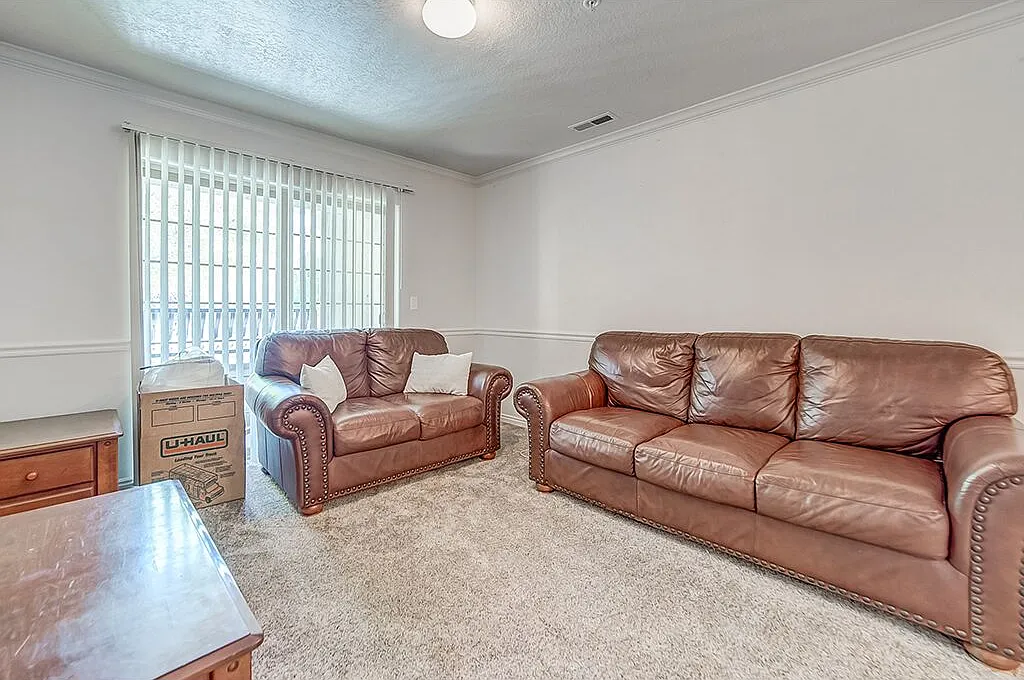 4 bed, 1056 sqft, $539 — Photo 3