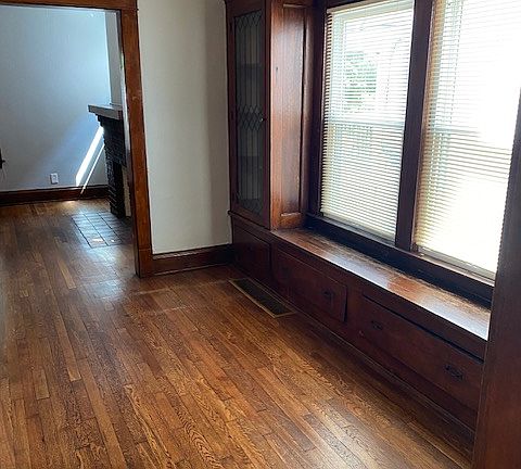 3rd image of 1280 Mathews Ave