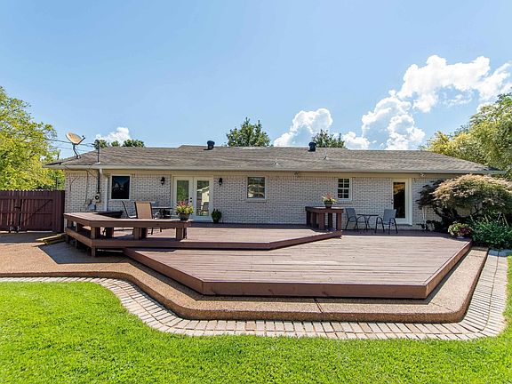 4th image of 150 Foursquare St