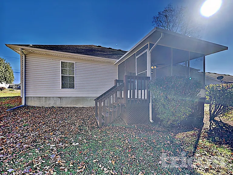 407 Barking Dr — Photo 13