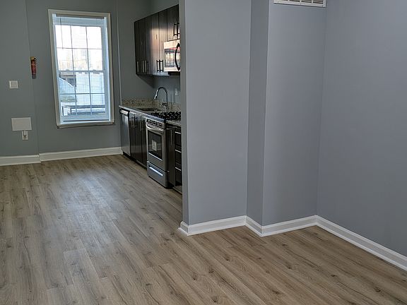 3rd image of 1726 Carswell St