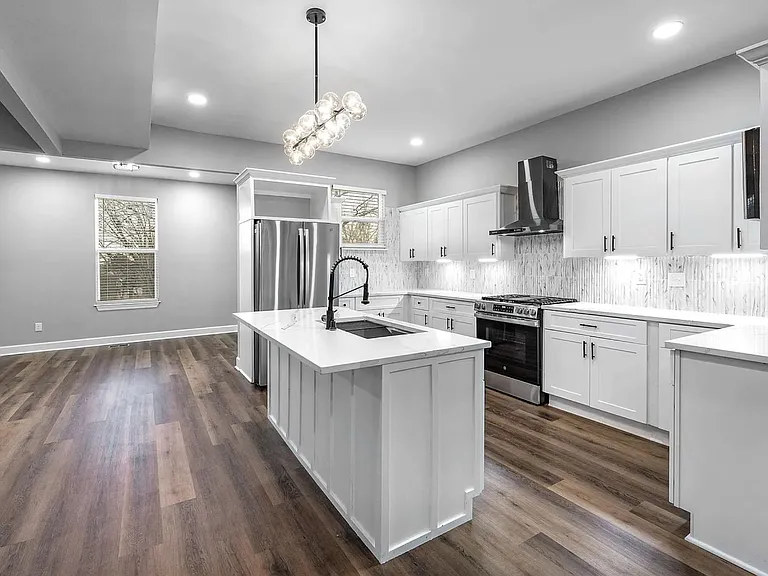 1105 W 24th St — Photo 15
