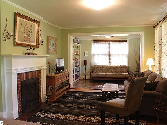 5th image of 206 W Mountainview Ave