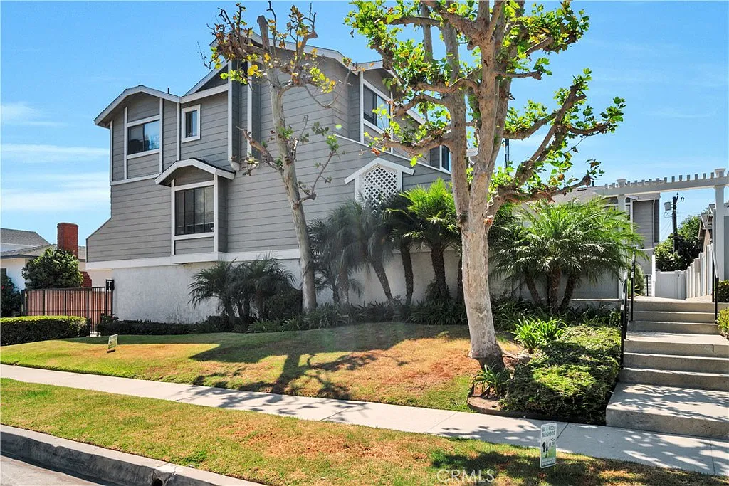 2 bed, 1.5 bath, 1034 sqft, $3,300 — Photo 1