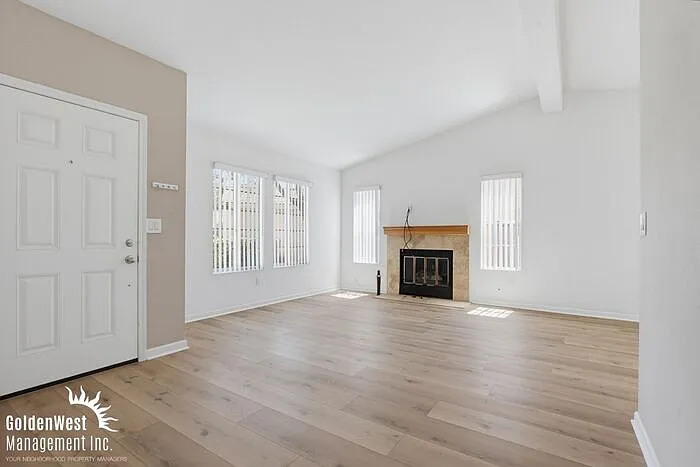 3 bed, 2.0 bath, 1200 sqft, $3,600 — Photo 4