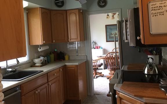 4th image of 490 W Erie St