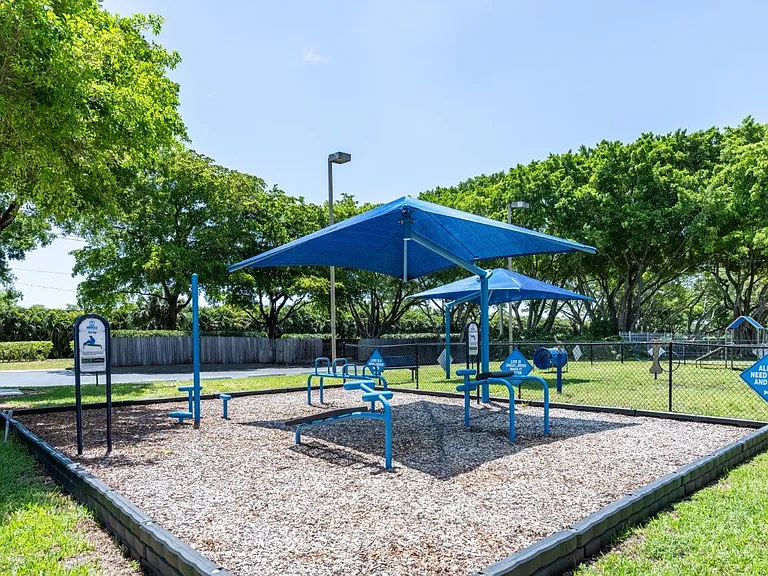 Royal St. George at the Villages Apartment Homes — Photo 22
