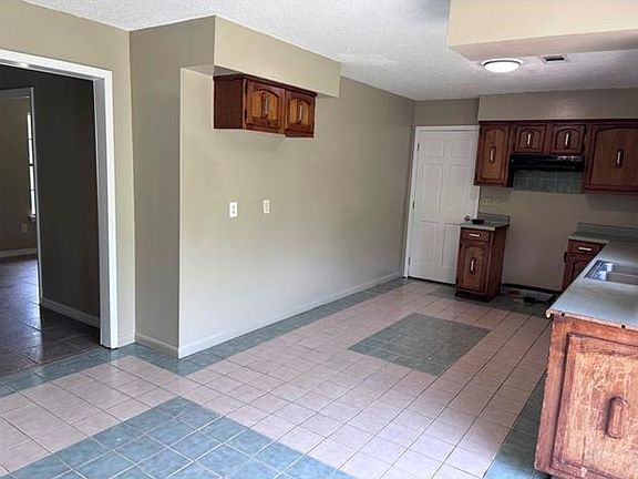 3rd image of 24365 Old Columbia Rd